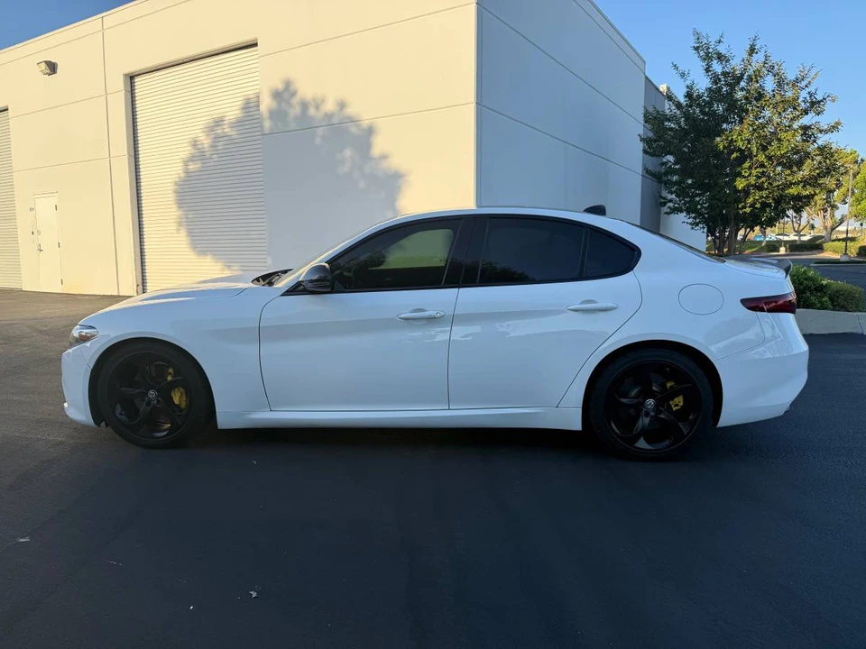 2017 Alfa Romeo Giulia - Image 11 of 21
