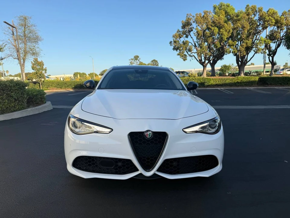 2017 Alfa Romeo Giulia - Image 8 of 21