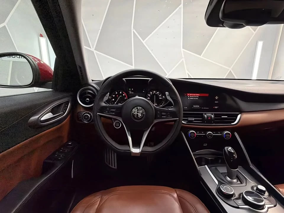 2017 Alfa Romeo Giulia - Image 14 of 19