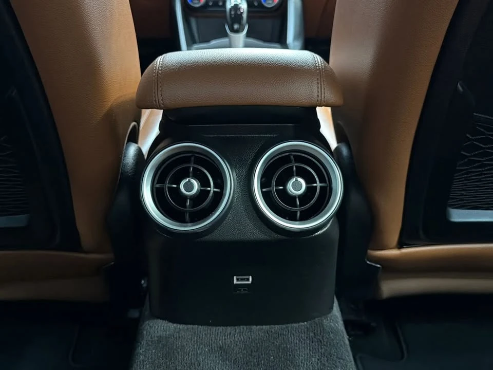 2017 Alfa Romeo Giulia - Image 13 of 19
