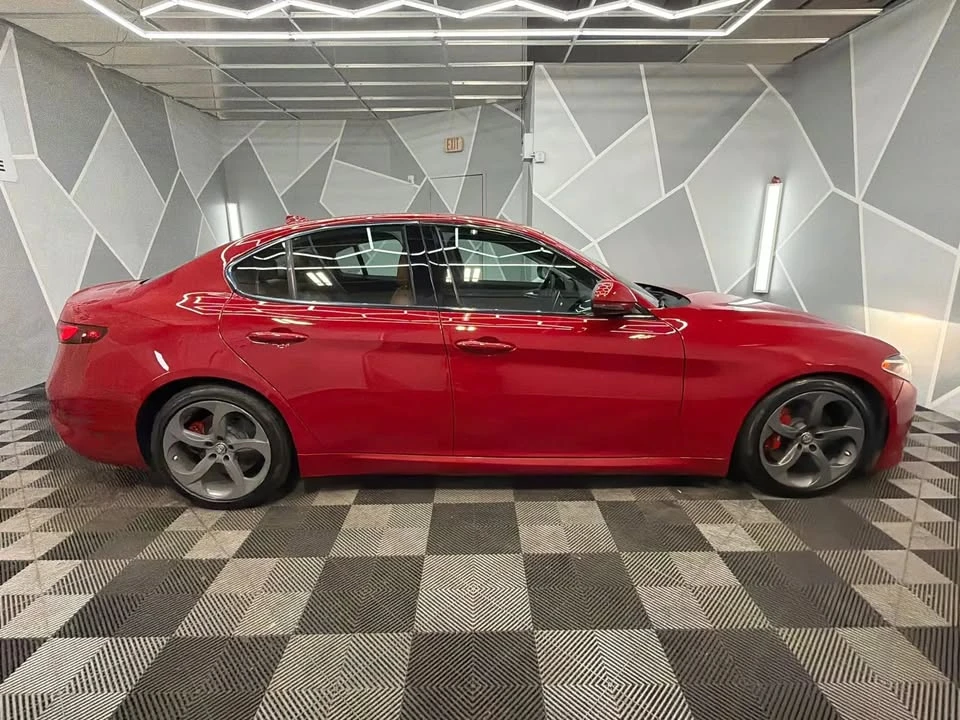 2017 Alfa Romeo Giulia - Image 5 of 19