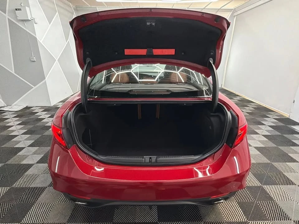2017 Alfa Romeo Giulia - Image 7 of 19
