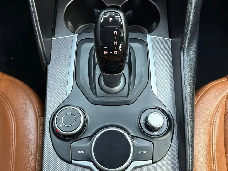 2017 Alfa Romeo Giulia - Image 12 of 19