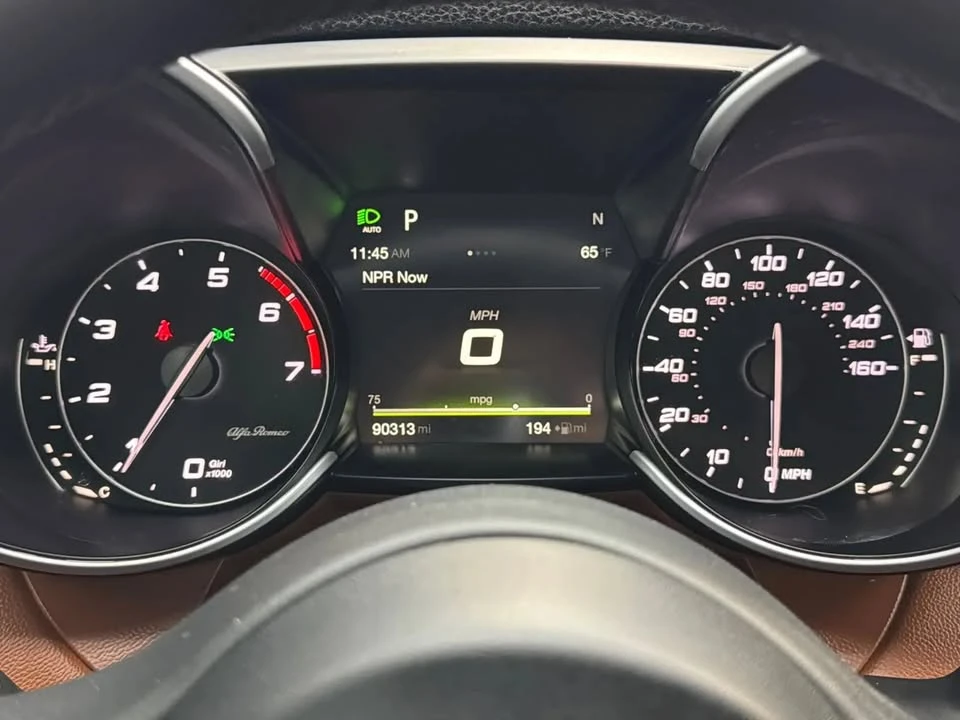 2017 Alfa Romeo Giulia - Image 15 of 19