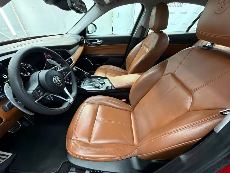 2017 Alfa Romeo Giulia - Image 17 of 19