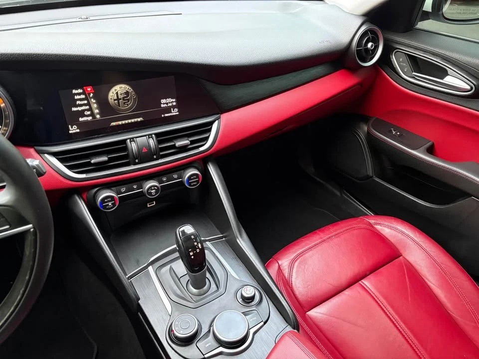 2017 Alfa Romeo Giulia - Image 8 of 20