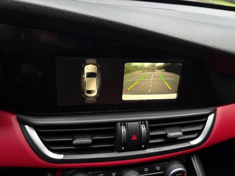 2017 Alfa Romeo Giulia - Image 10 of 20