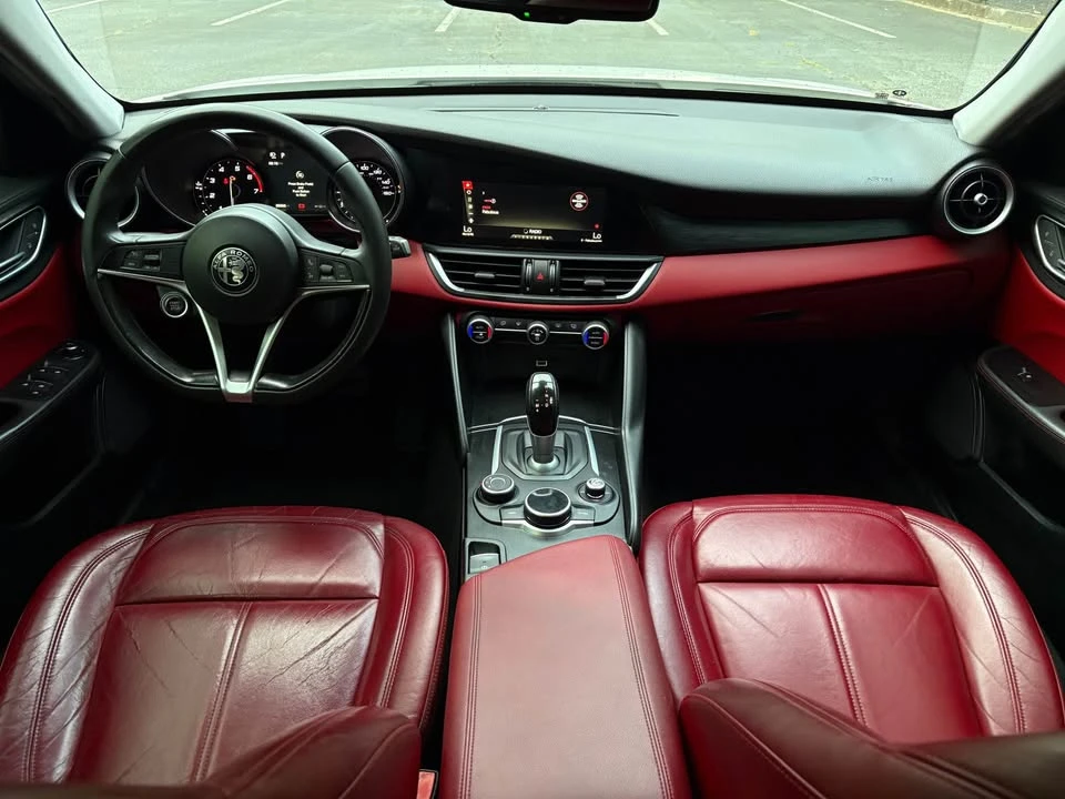 2017 Alfa Romeo Giulia - Image 14 of 20