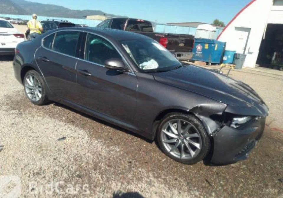 2017 Alfa Romeo Giulia - Image 11 of 12