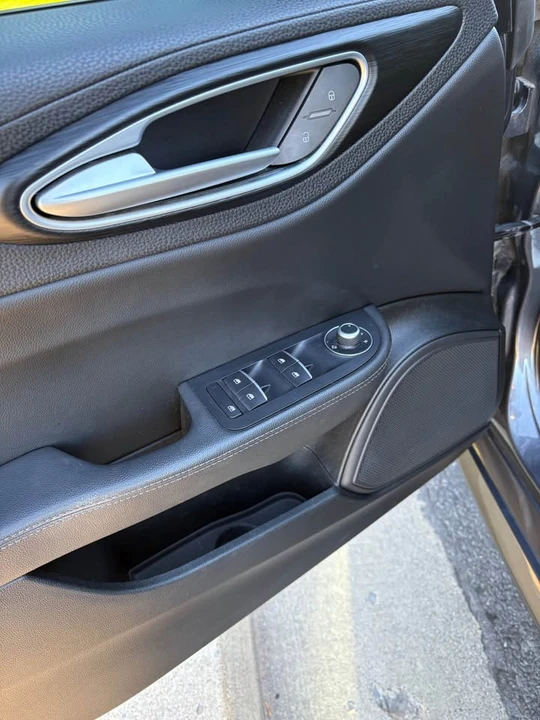2017 Alfa Romeo Giulia - Image 6 of 12