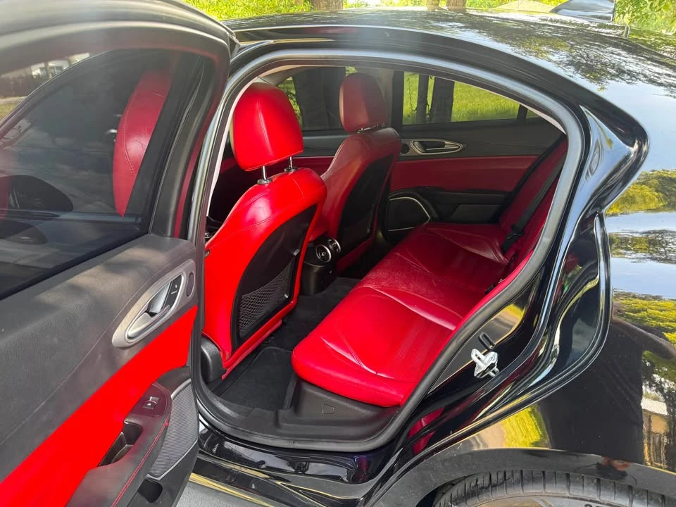2017 Alfa Romeo Giulia - Image 11 of 13