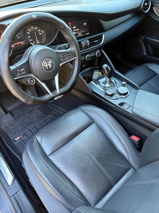 2017 Alfa Romeo Giulia - Image 4 of 12