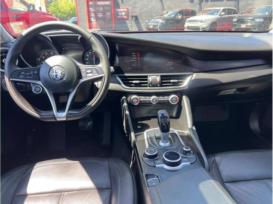 2017 Alfa Romeo Giulia - Image 15 of 20