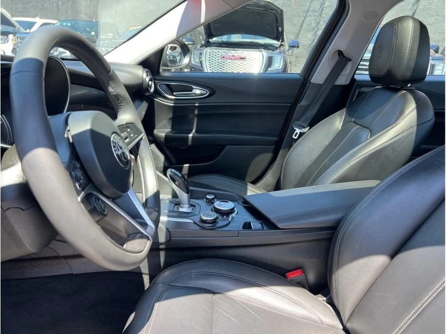 2017 Alfa Romeo Giulia - Image 12 of 20