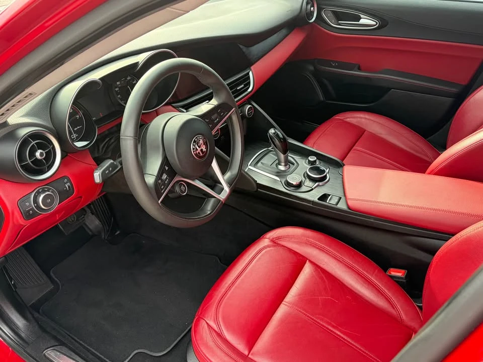 2017 Alfa Romeo Giulia - Image 5 of 20