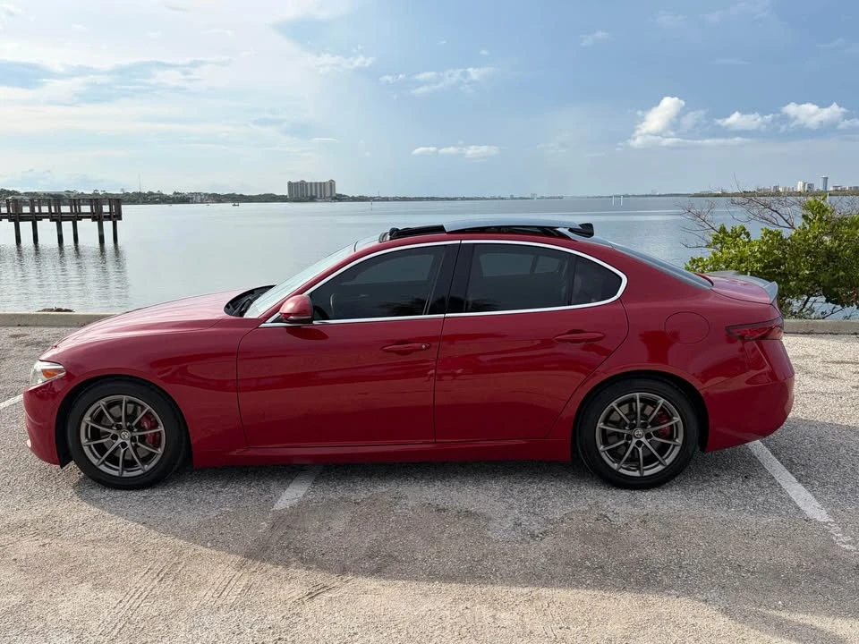 2017 Alfa Romeo Giulia - Image 11 of 20