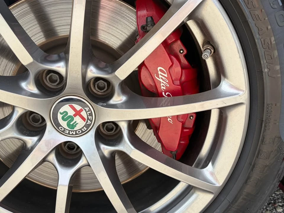 2017 Alfa Romeo Giulia - Image 17 of 20
