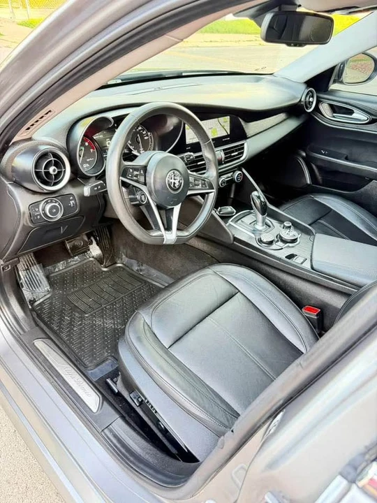 2017 Alfa Romeo Giulia - Image 8 of 19