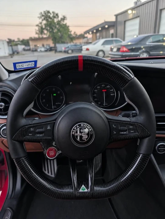 2017 Alfa Romeo Giulia - Image 9 of 16