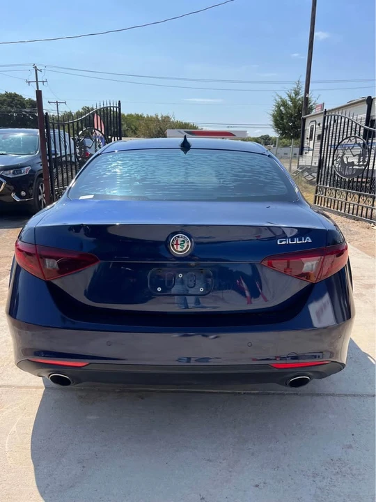 2017 Alfa Romeo Giulia - Image 5 of 17