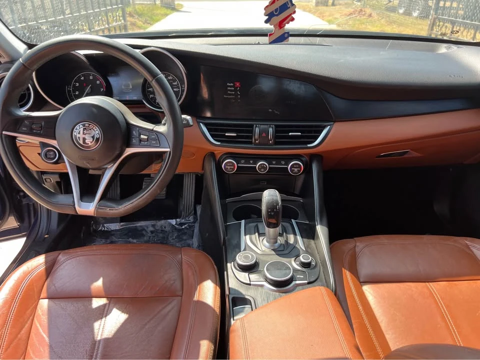 2017 Alfa Romeo Giulia - Image 14 of 17