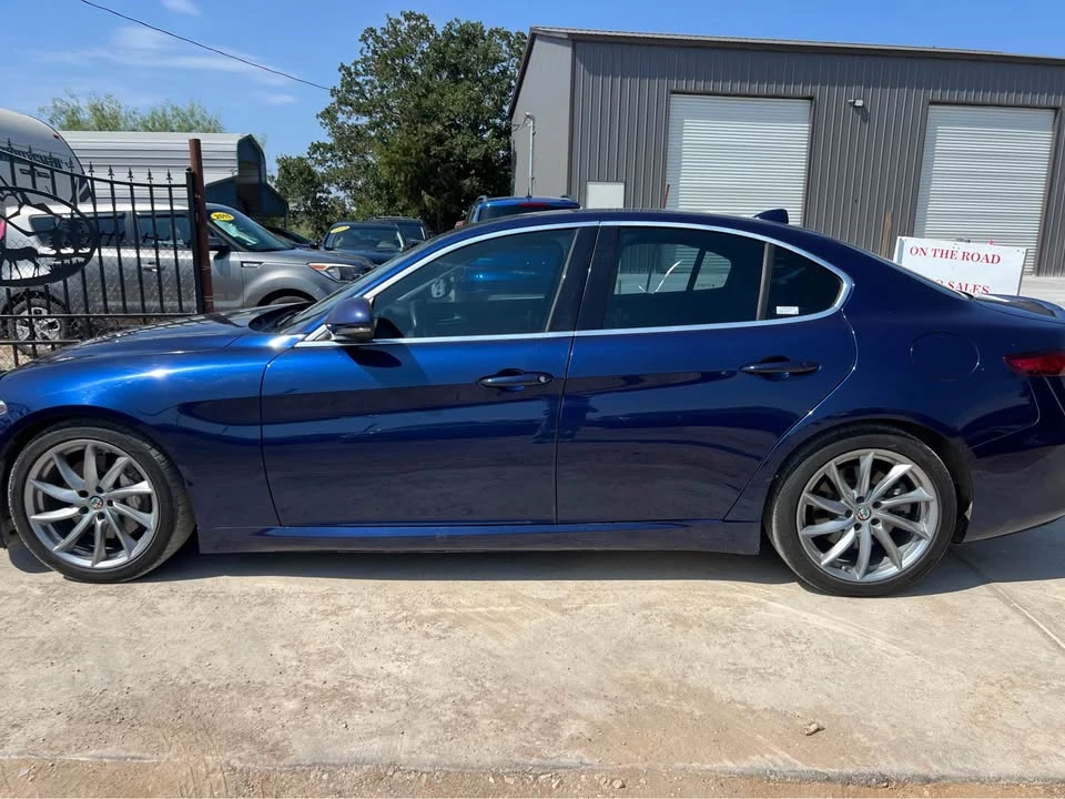 2017 Alfa Romeo Giulia - Image 7 of 17