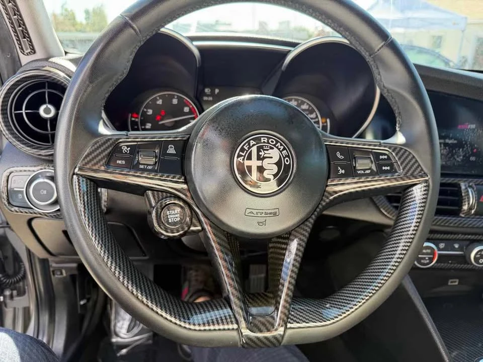 2017 Alfa Romeo Giulia - Image 18 of 20