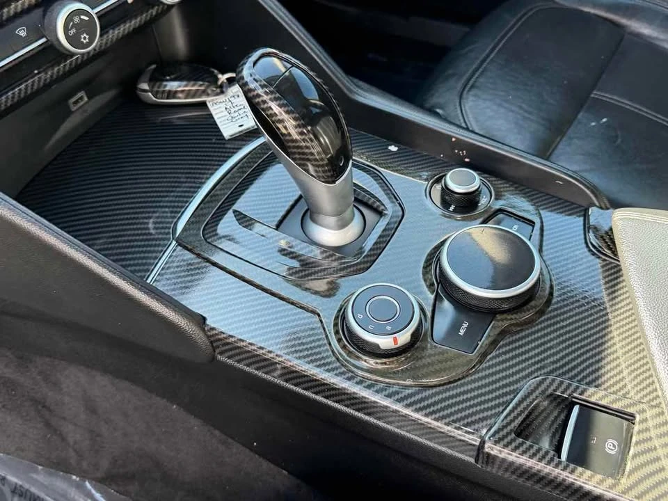2017 Alfa Romeo Giulia - Image 17 of 20