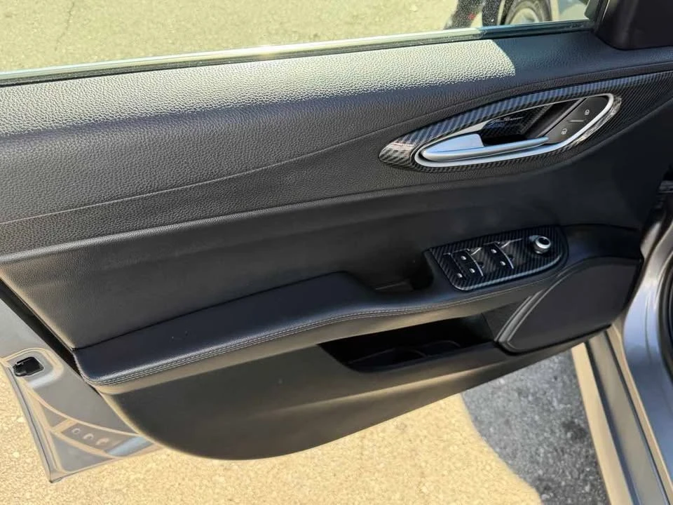 2017 Alfa Romeo Giulia - Image 7 of 20