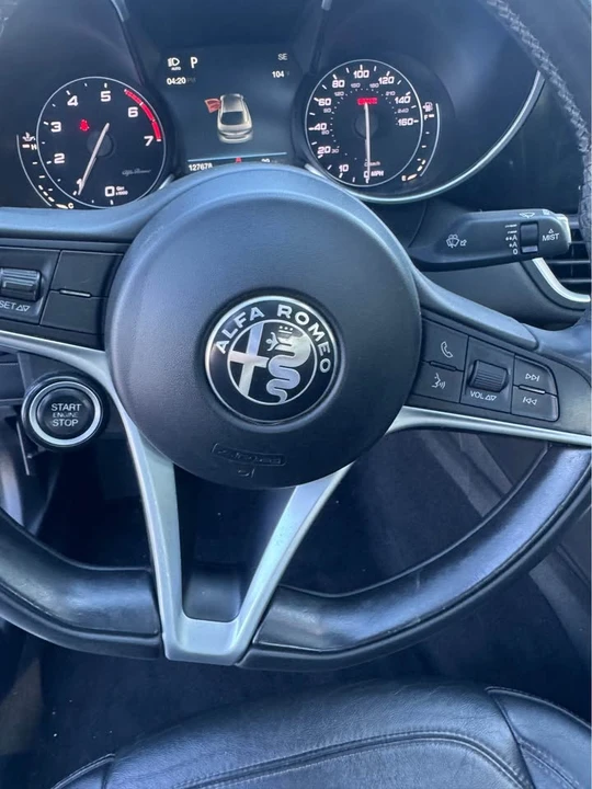 2017 Alfa Romeo Giulia - Image 11 of 19
