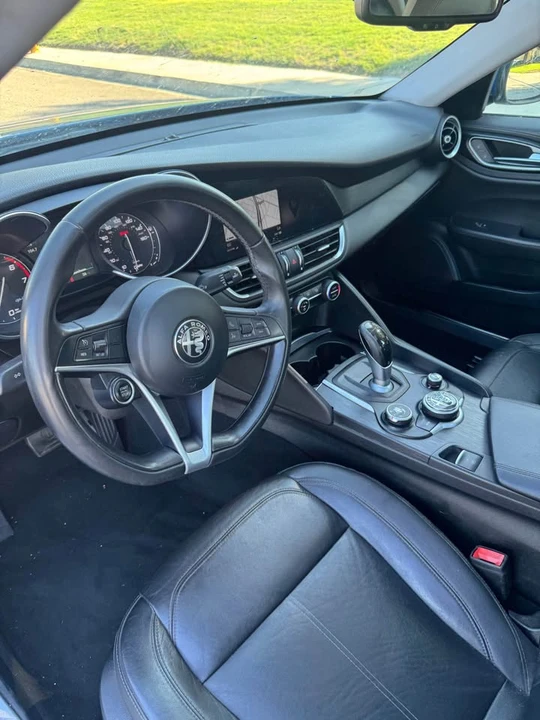 2017 Alfa Romeo Giulia - Image 16 of 19