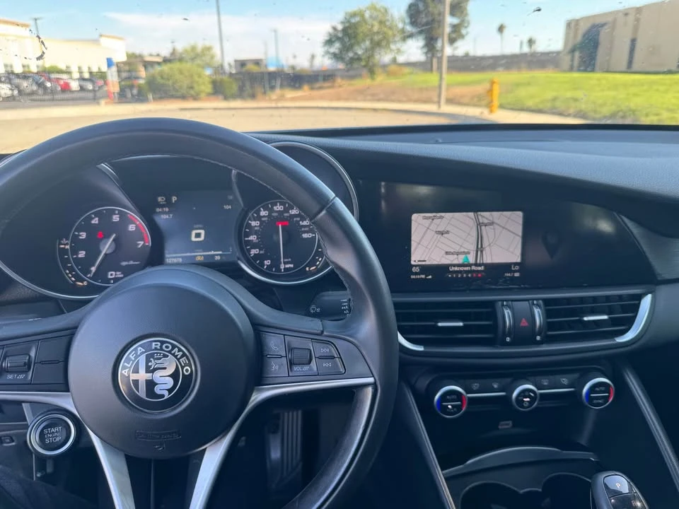 2017 Alfa Romeo Giulia - Image 14 of 19