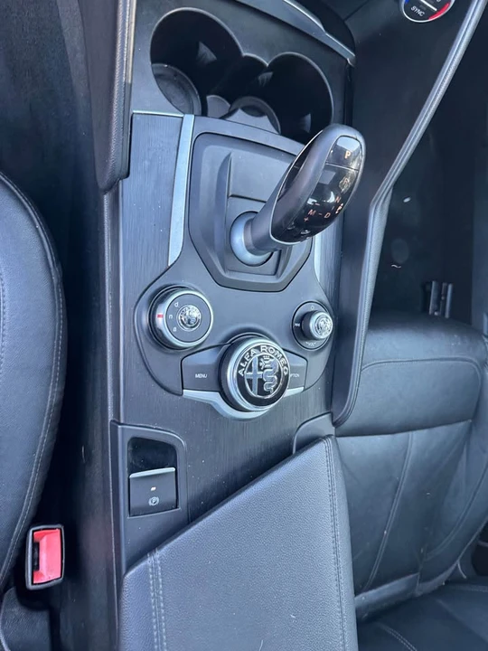 2017 Alfa Romeo Giulia - Image 10 of 19