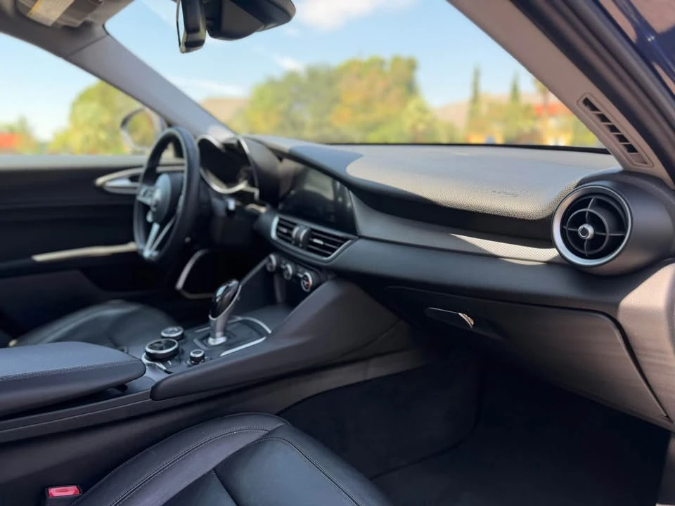 2017 Alfa Romeo Giulia - Image 7 of 20
