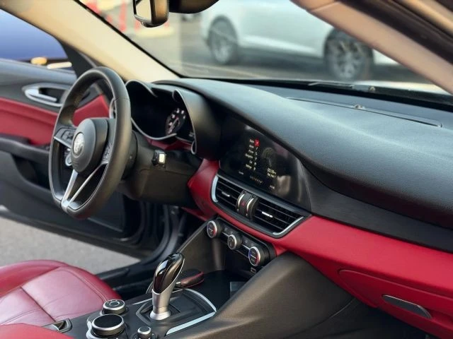 2017 Alfa Romeo Giulia - Image 15 of 21