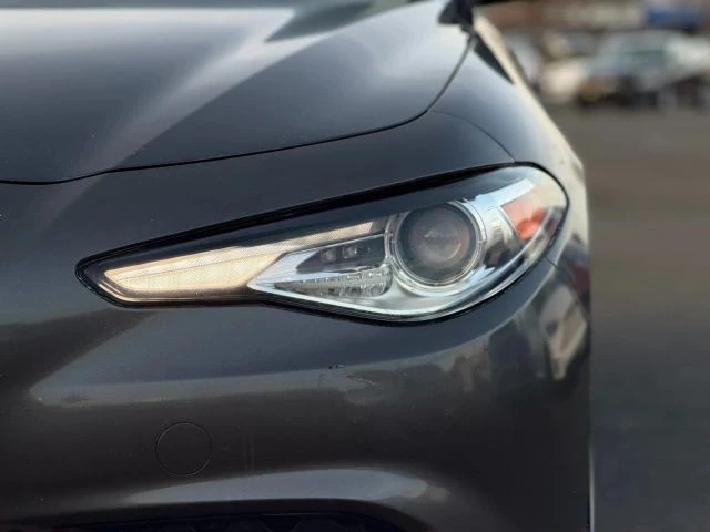 2017 Alfa Romeo Giulia - Image 6 of 21