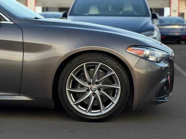 2017 Alfa Romeo Giulia - Image 7 of 21