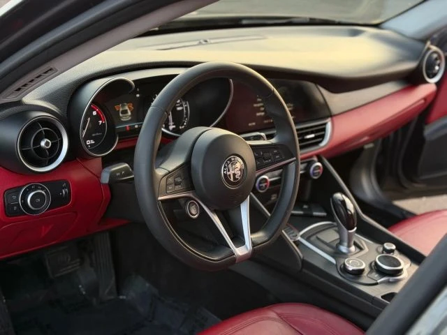 2017 Alfa Romeo Giulia - Image 17 of 21