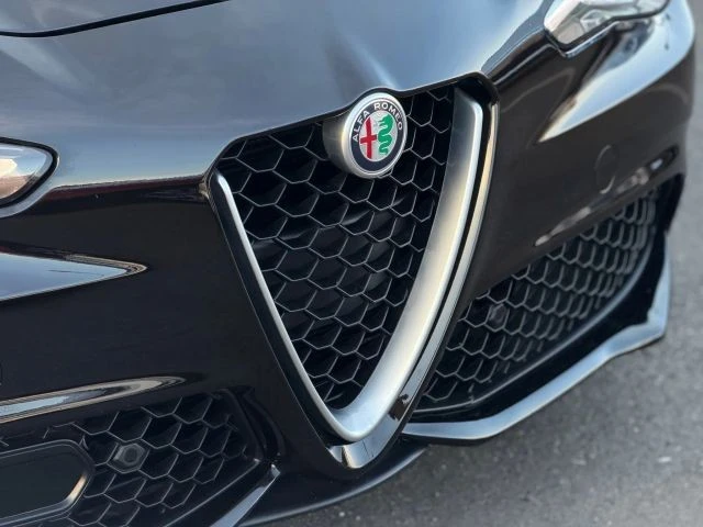 2017 Alfa Romeo Giulia - Image 4 of 12