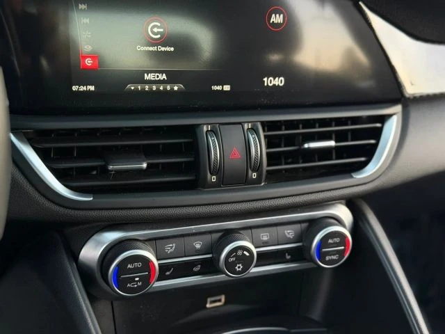 2017 Alfa Romeo Giulia - Image 21 of 24