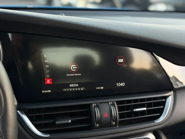 2017 Alfa Romeo Giulia - Image 22 of 24