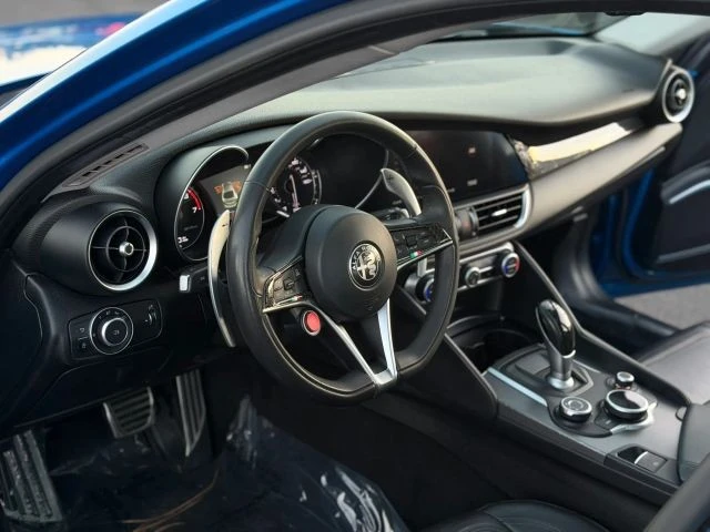 2017 Alfa Romeo Giulia - Image 17 of 24
