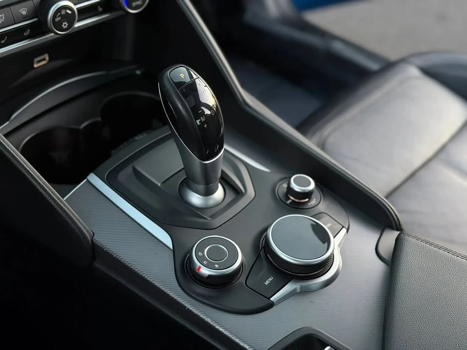 2017 Alfa Romeo Giulia - Image 16 of 20