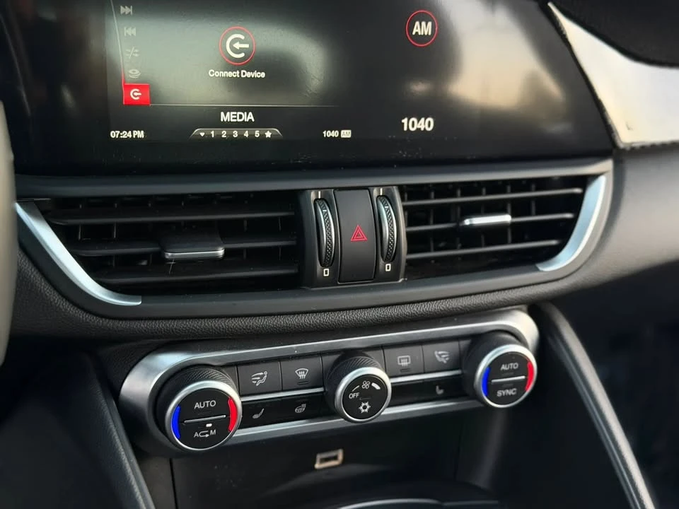 2017 Alfa Romeo Giulia - Image 19 of 20