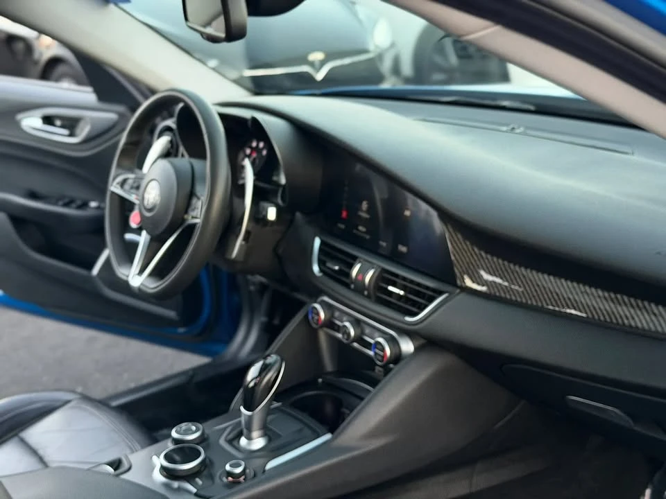 2017 Alfa Romeo Giulia - Image 14 of 20