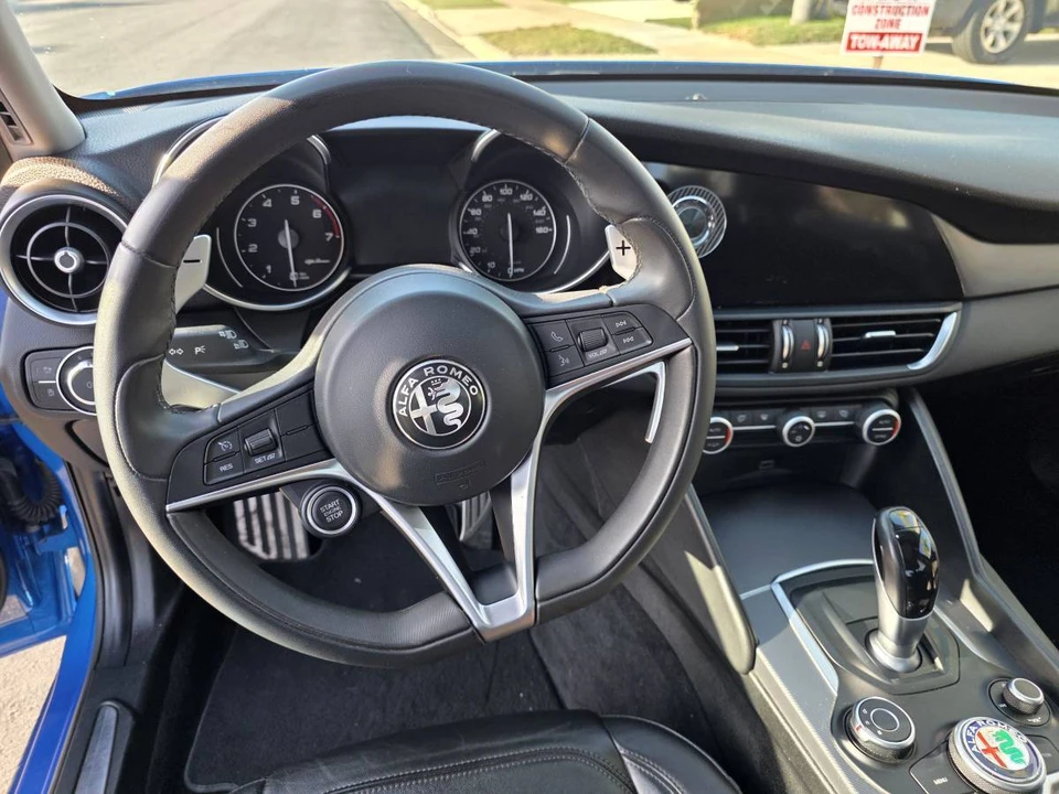 2017 Alfa Romeo Giulia - Image 22 of 24