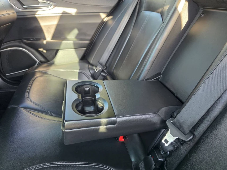 2017 Alfa Romeo Giulia - Image 16 of 24