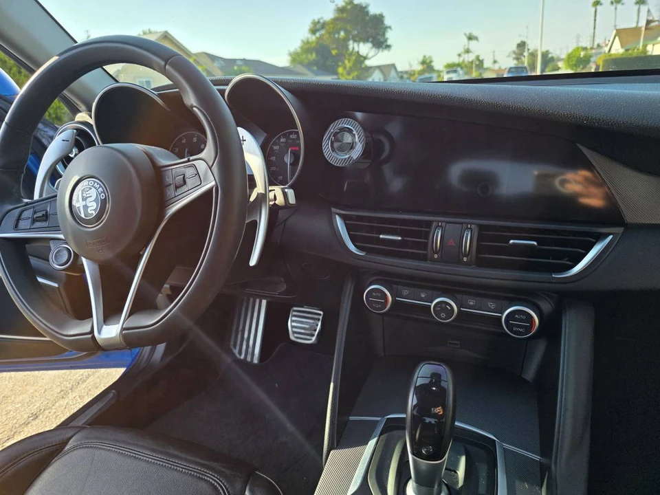 2017 Alfa Romeo Giulia - Image 19 of 24