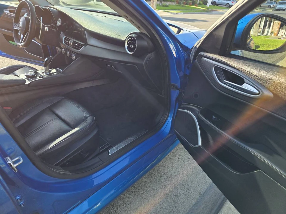 2017 Alfa Romeo Giulia - Image 17 of 24