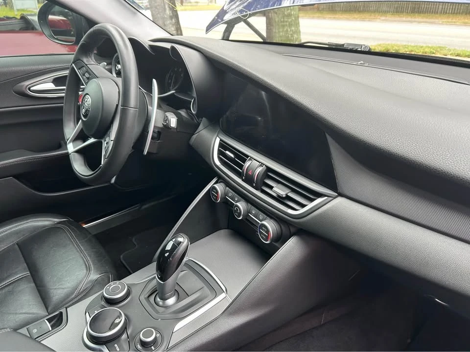 2017 Alfa Romeo Giulia - Image 5 of 13